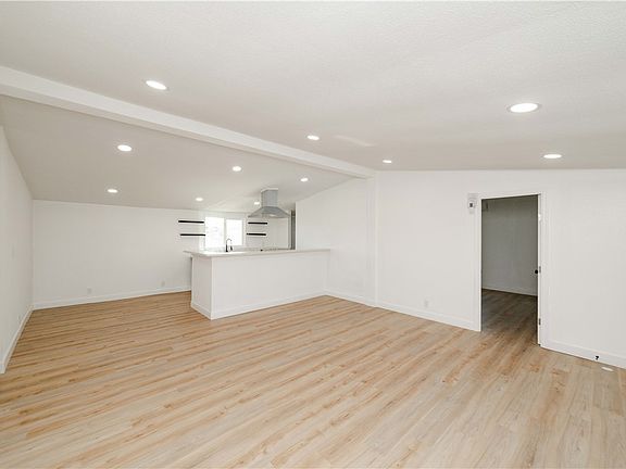 4th image of 773 S Elgin Road