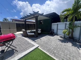 2425 SW 26th Ln, Miami, FL 33133