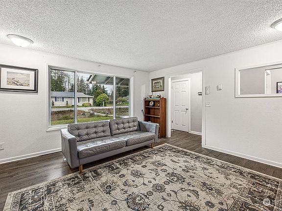 4th image of 11806 Champion Drive SW