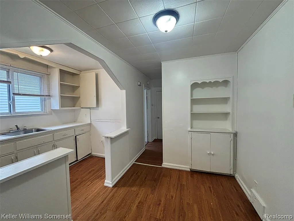 3 bed, 2.0 bath, 881 sqft, $1,600 — Photo 3