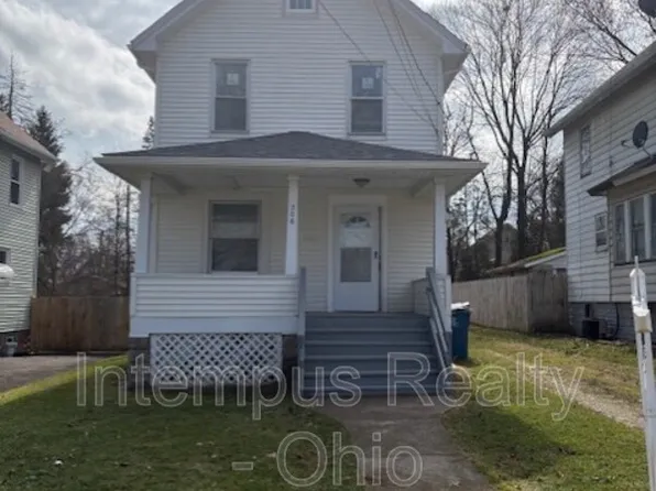 306 Maplewood Ave, Struthers, OH 44471