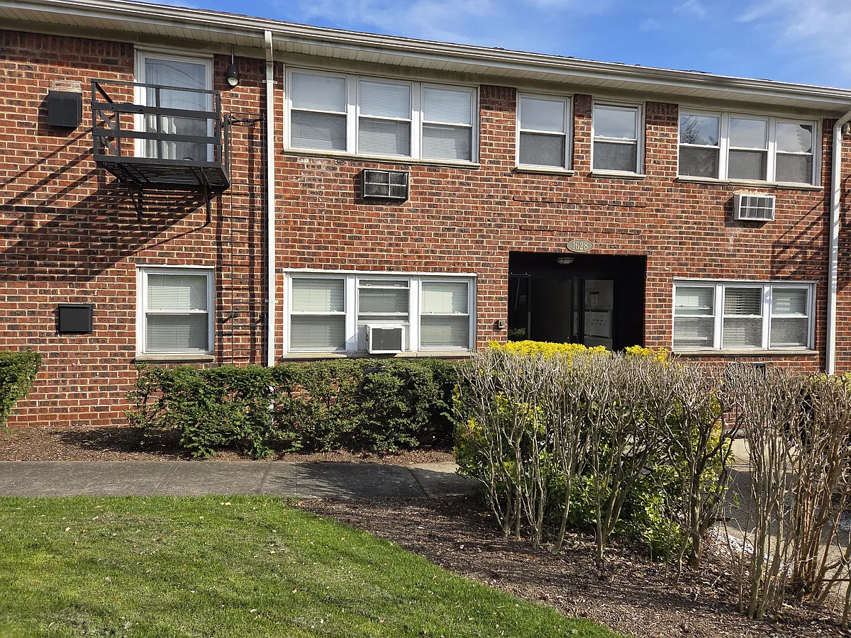 Building Photo - 1628 Valley St #2A