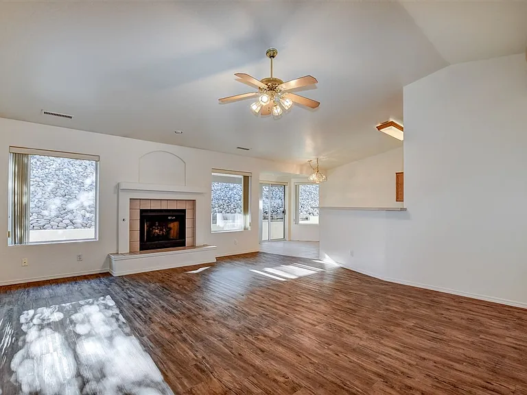 4261 N Tonopah Dr — Photo 8