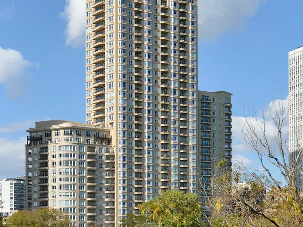 2550 N Lakeview Ave #2802, Chicago, IL 60614