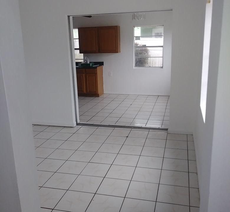 1st image of 1109 Avenue E