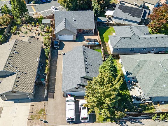 2nd image of 2825 Duell Ave