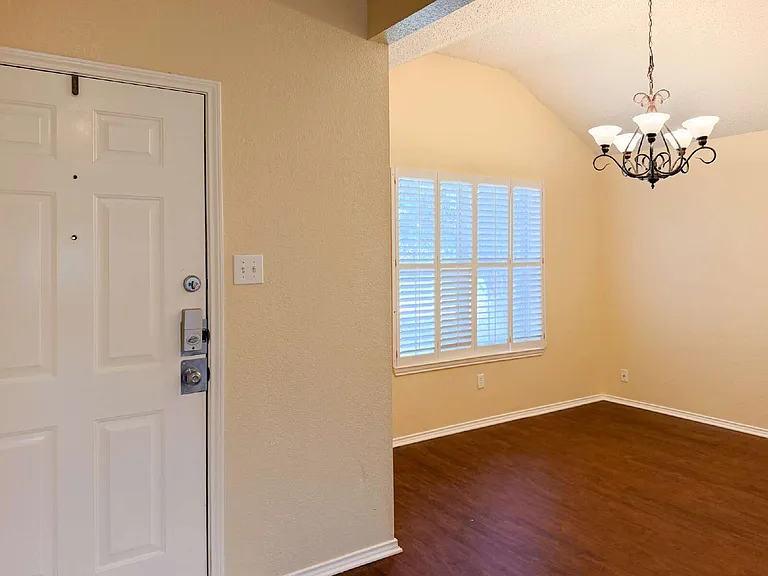 833 Edgehill Rd — Photo 6