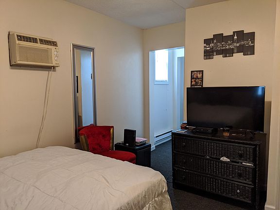 3rd image of 315 S High St APT 2
