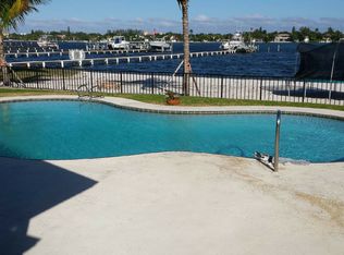 902 S Lakeside Pl, Lantana, FL 33462