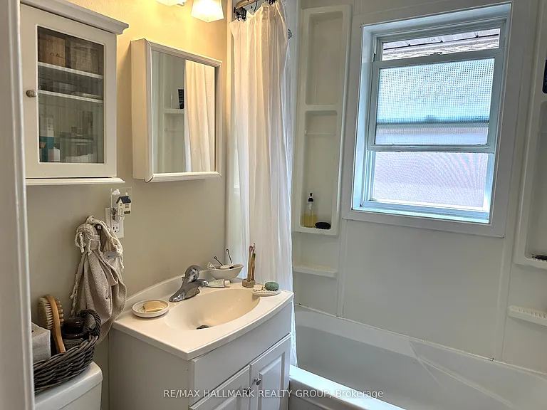 86 Gilchrist Ave #2 — Photo 9