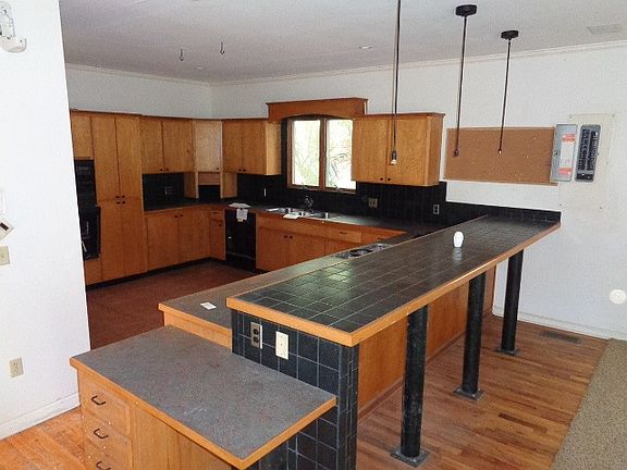 3rd image of 134 Ann Cir