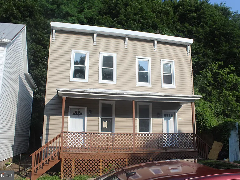 446 Goethe St — Photo 2