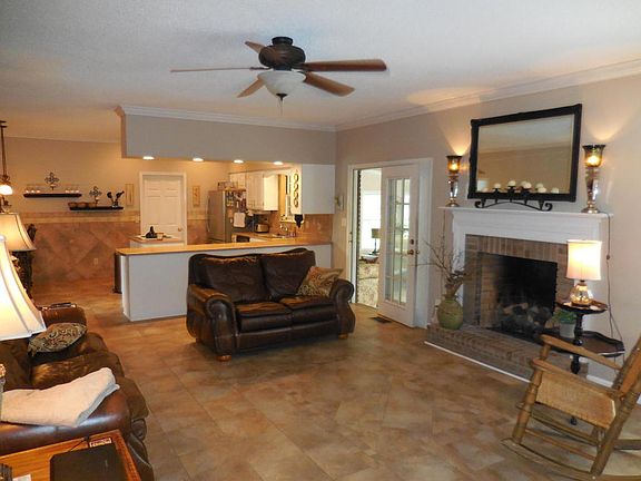4th image of 1725 Westcliff Dr