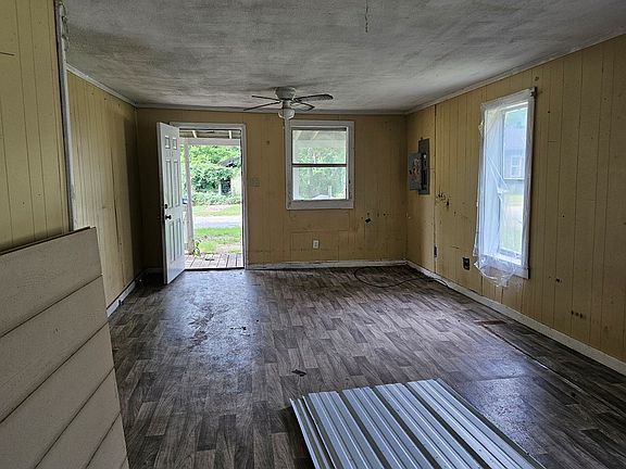 3rd image of 165 Malaga St NE