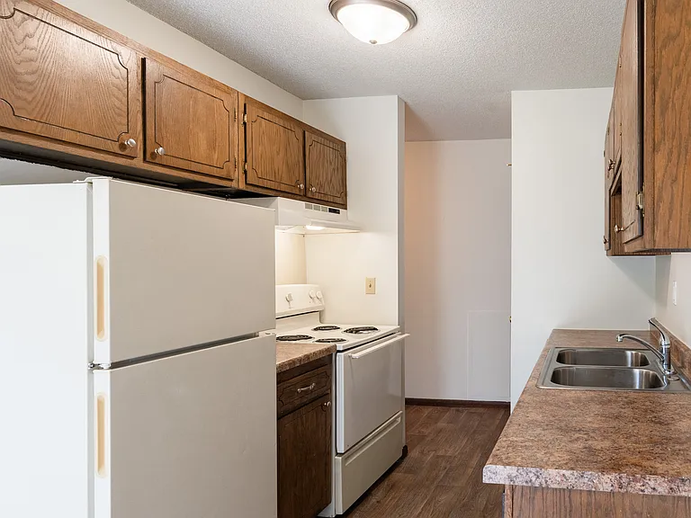 Eagan, MN Glen Pond Apartments | Kitchen