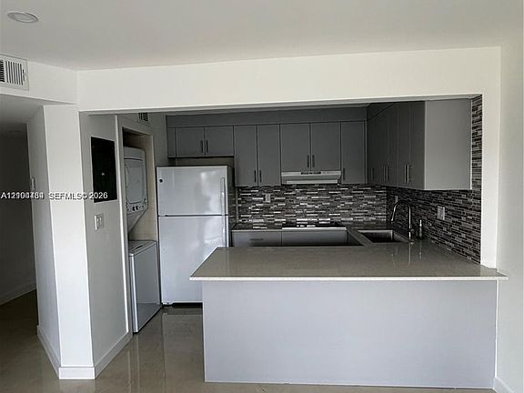 3rd image of 1820 W 53rd St APT 201