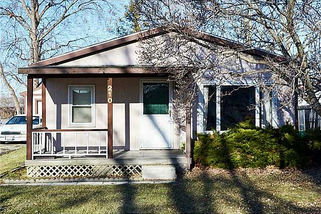 1st image of 210 Orchard Ave