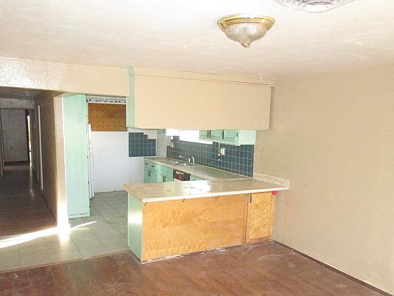 3rd image of 427 Terry Ave