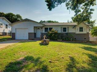 1017 N Douglas Ave E, Sand Springs, OK 74063