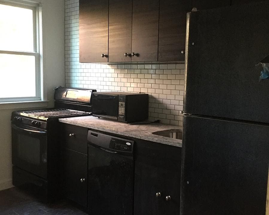 1st image of 14 Hodges Pl