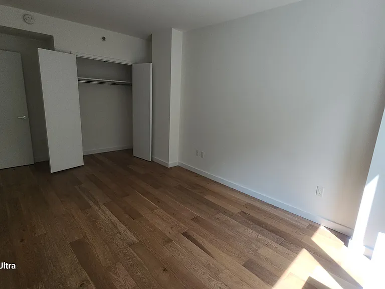 411 35th St #2G — Photo 16