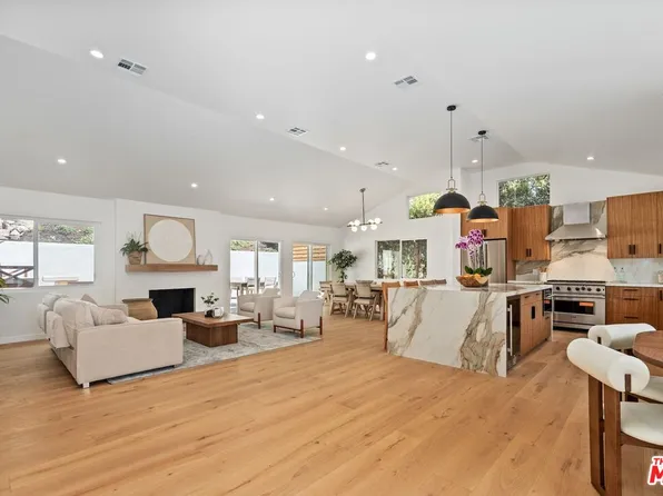 224 N Bundy Dr, Los Angeles, CA 90049