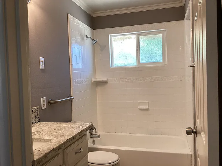 4143 N Warren Ave — Photo 10