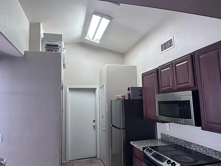 13145 W Desert Ln — Photo 15
