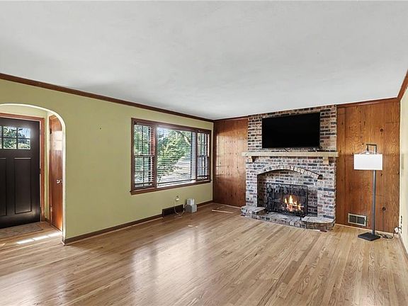 5th image of 10910 W 67th St