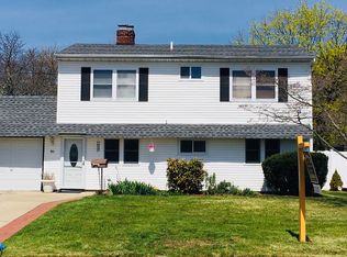 80 Pilgrim Ln, Westbury, NY 11590