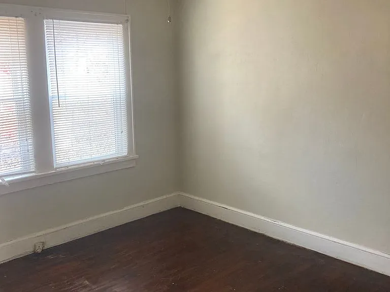 403 N Elm St NW — Photo 6