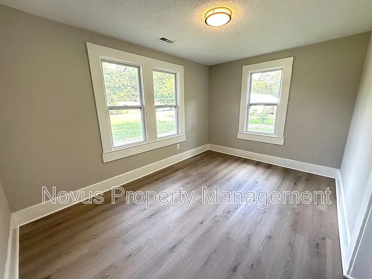 427 Adamson Ave — Photo 14