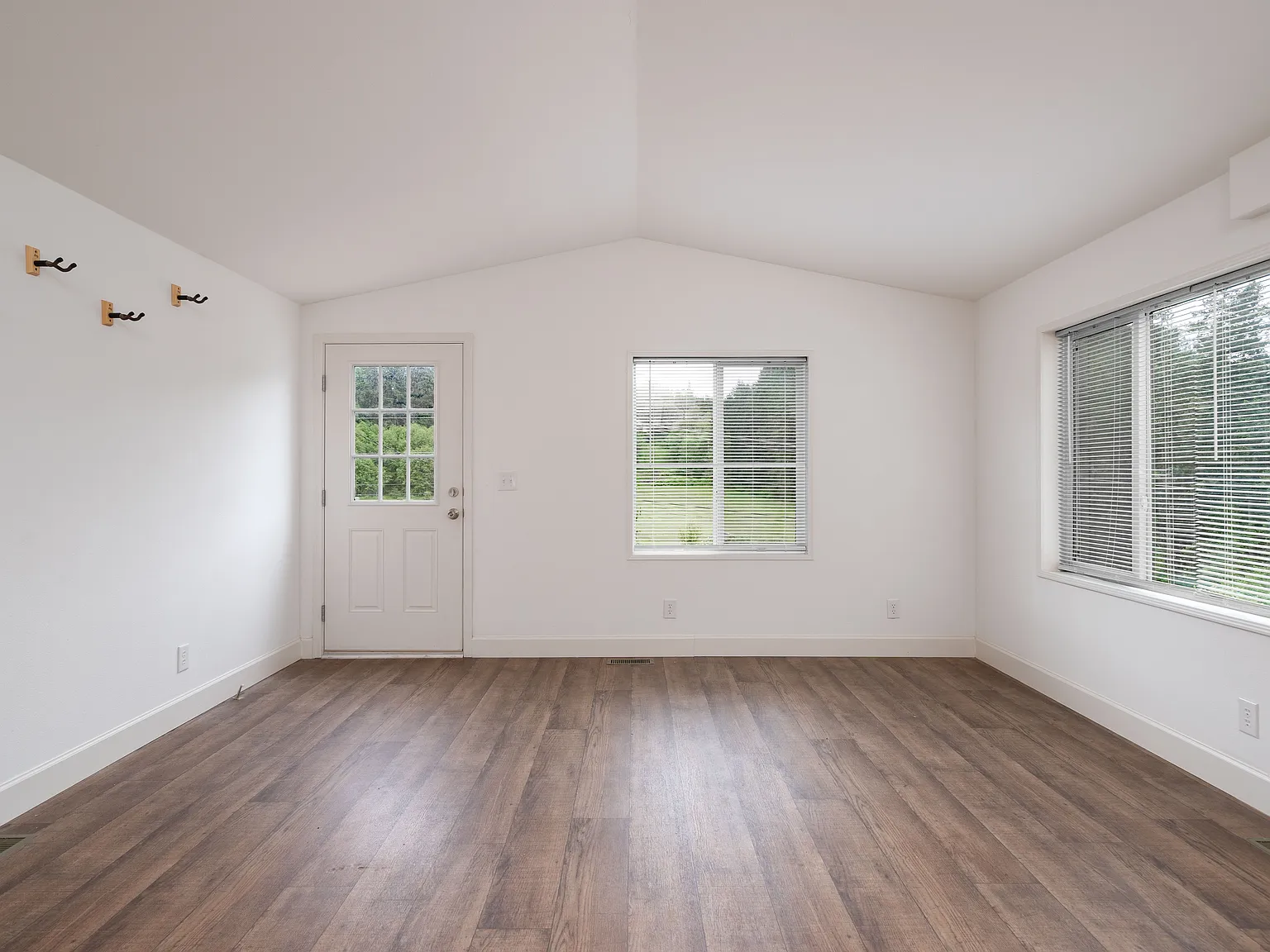 1 bed, $2,000 — Photo 2