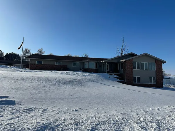 4 Golfview Ct, Storm Lake, IA 50588