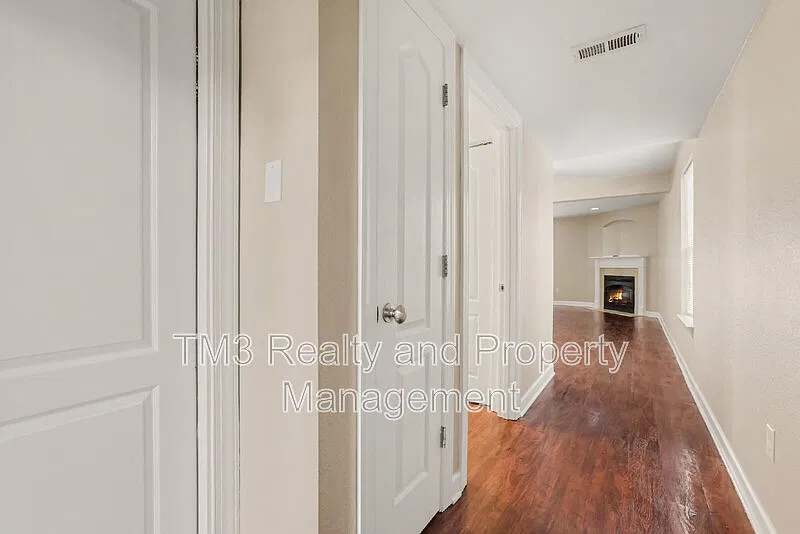3 bed, 2.5 bath, 1345 sqft, $1,950 — Photo 4