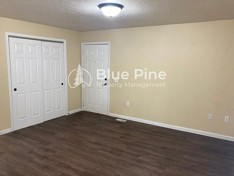 3 bed, 2.0 bath, 1156 sqft, $1,350 — Photo 4