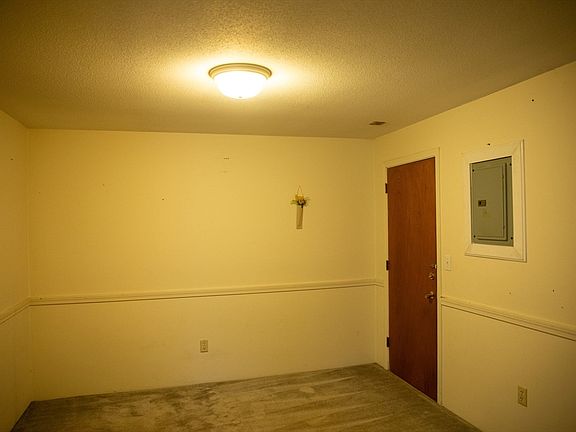 3rd image of 380 Great Rd APT B302