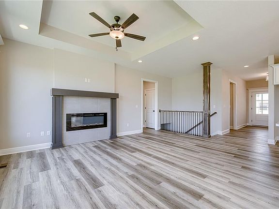 4th image of 8101 SE Holly Dr