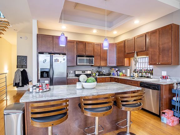 3rd image of 1025 N Marshfield Ave #Penthouse