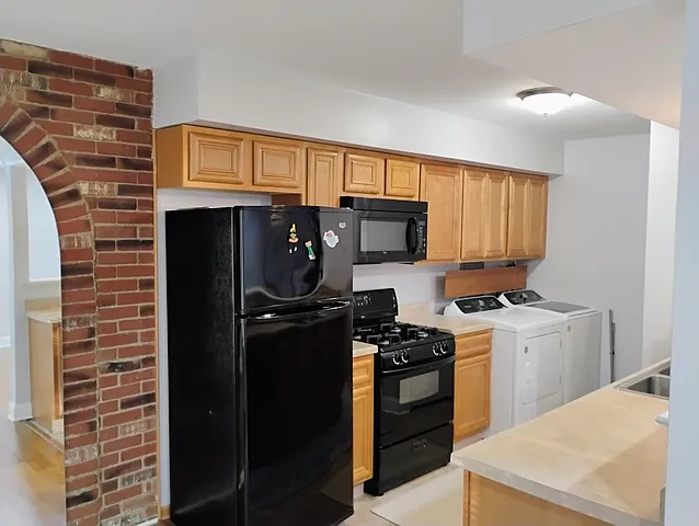 2 bed, 1000 sqft, $2,200 — Photo 4