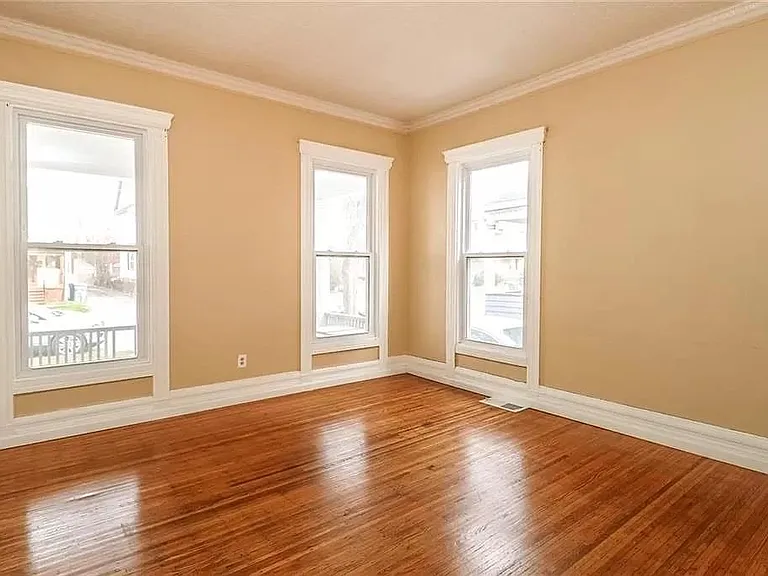 473 Alexander St — Photo 10