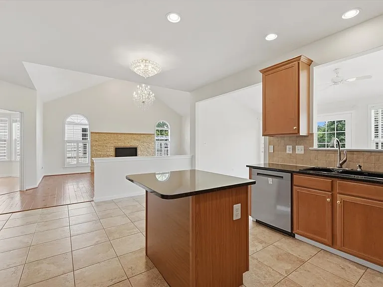 20242 Hidden Creek Ct — Photo 17