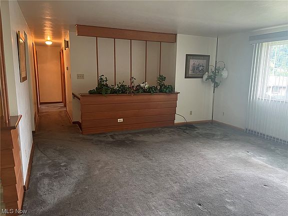 3rd image of 633 Ivy Ln