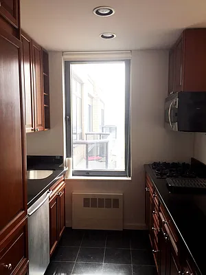 Rented by Stonehenge NYC LLC | media 7