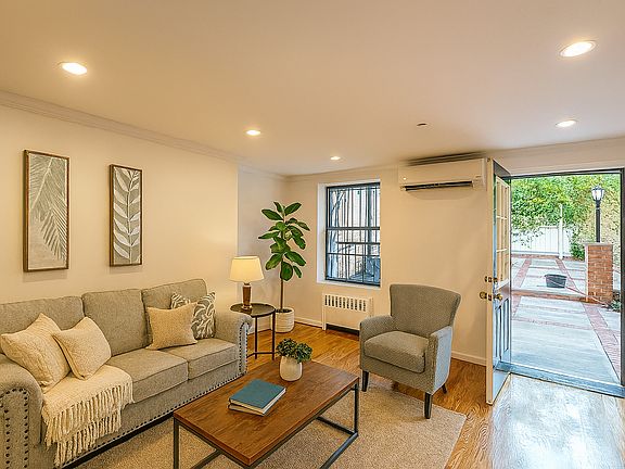 2nd image of 358 Henry St APT 1R