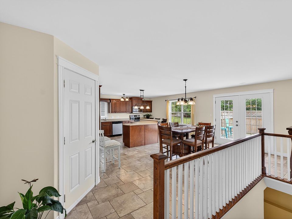 1st image of 99 Parricus Mead Dr W