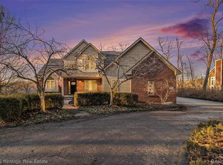 10227 Silver Lake Rd, Brighton, MI 48116