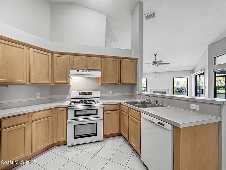 3643 Bluefield Ave — Photo 17