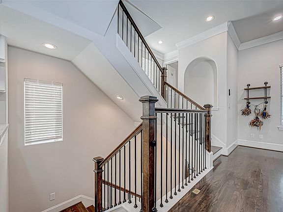 4th image of 2227 Chenevert St