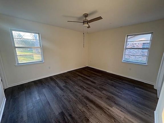 4th image of 5164 Santos Drive E